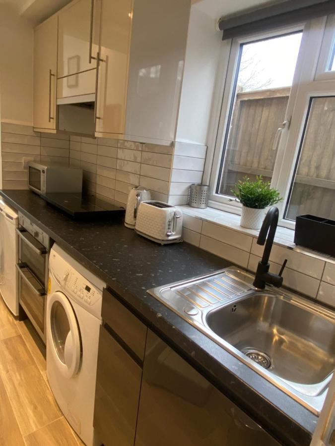 Lovely And Modern Studio Apartment. Богемвуд Экстерьер фото