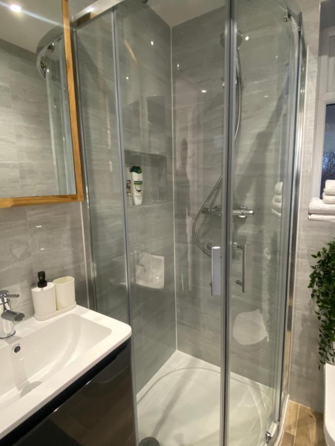 Lovely And Modern Studio Apartment. Богемвуд Экстерьер фото