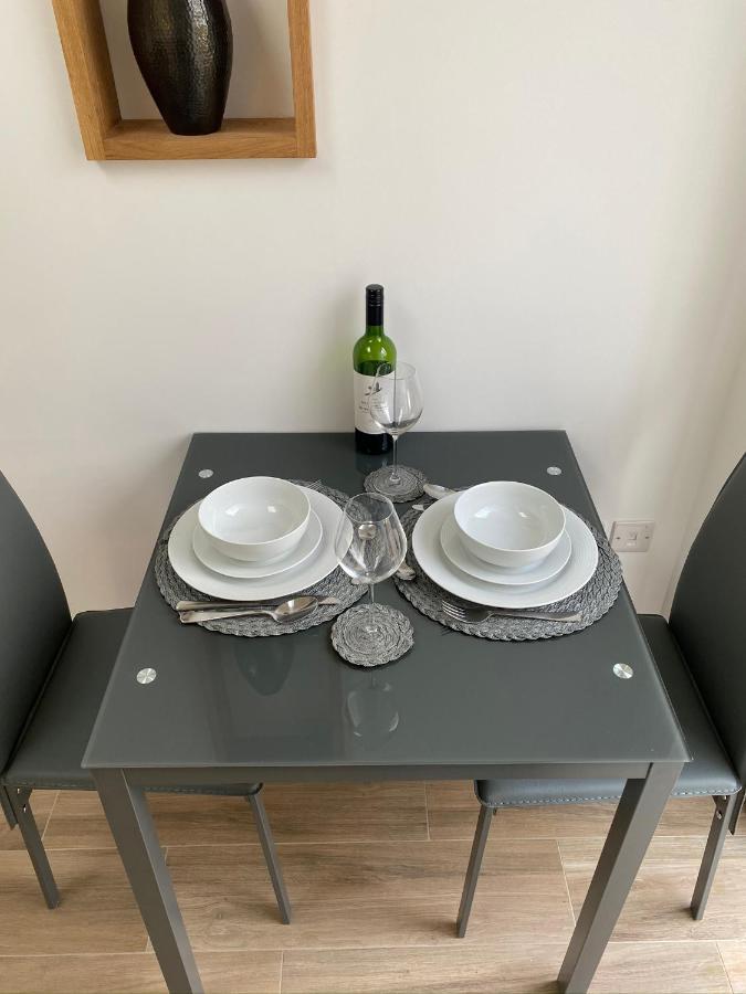 Lovely And Modern Studio Apartment. Богемвуд Экстерьер фото