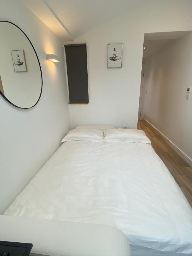 Lovely And Modern Studio Apartment. Богемвуд Экстерьер фото