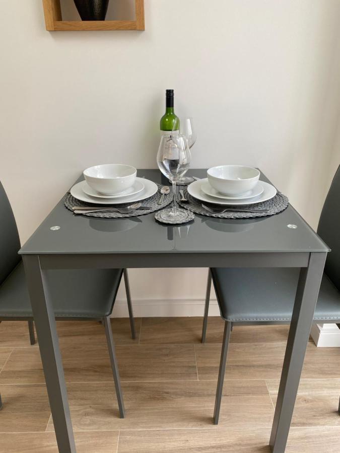 Lovely And Modern Studio Apartment. Богемвуд Экстерьер фото