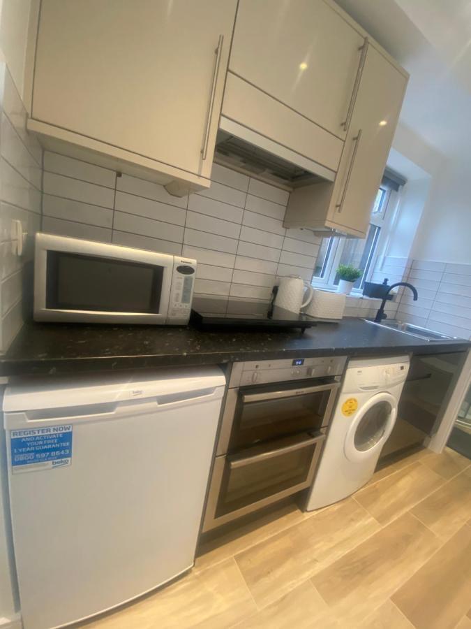 Lovely And Modern Studio Apartment. Богемвуд Экстерьер фото
