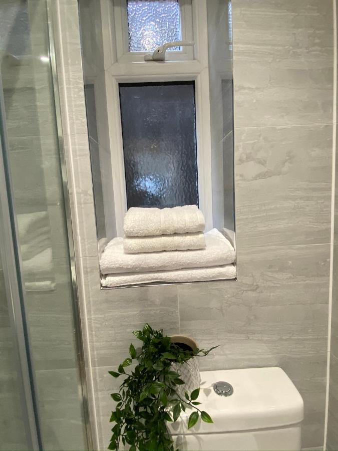 Lovely And Modern Studio Apartment. Богемвуд Экстерьер фото